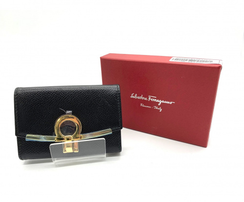 Salvatore Ferragamo（サルヴァトーレ フェラガモ）Salvatore Ferragamo (サルヴァトーレフェラガモ) 6連キーケース ブラック 未使用品 ガンチーニ 22D197の古着・服飾アイテム