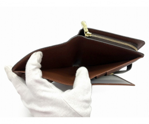 LOUIS VUITTON（ルイ ヴィトン）LOUIS VUITTON (ルイヴィトン) 2つ折り財布 ブラウン モノグラム M61207 SP0072の古着・服飾アイテム