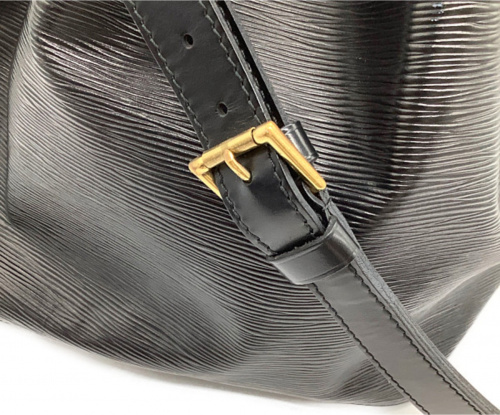 LOUIS VUITTON（ルイ ヴィトン）LOUIS VUITTON (ルイ ヴィトン) ショルダーバッグ ブラック エピ M59002 AR0944の古着・服飾アイテム
