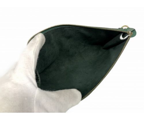 LOUIS VUITTON（ルイ ヴィトン）LOUIS VUITTON (ルイ ヴィトン) ハンドポーチ グリーン エピ M52944 AR1019の古着・服飾アイテム