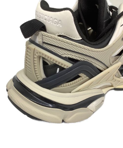 BALENCIAGA（バレンシアガ）BALENCIAGA (バレンシアガ) TRACK 2 OPEN SNEAKER(ﾄﾗｯｸ 2 ｵｰﾌﾟﾝ ｽﾆｰｶｰ) ベージュ×ブラック サイズ:UK8の古着・服飾アイテム