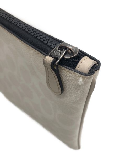 COACH（コーチ）COACH (コーチ) クラッチバッグ ホワイトの古着・服飾アイテム