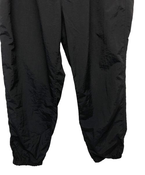 The Ennoy Professional（ザ エンノイ プロフェッショナル）THE ENNOY PROFESSIONAL (ザ エンノイ プロフェッショナル) スタイリスト私物 (スタイリストシブツ) シャカシャカナイロンパンツ ブラック サイズ:Lの古着・服飾アイテム