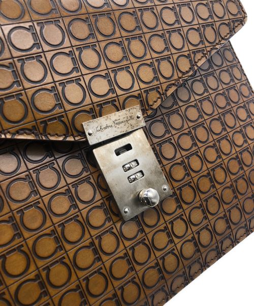 Salvatore Ferragamo（サルヴァトーレ フェラガモ）Salvatore Ferragamo (サルヴァトーレ フェラガモ) クラッチバッグ ブラウンの古着・服飾アイテム