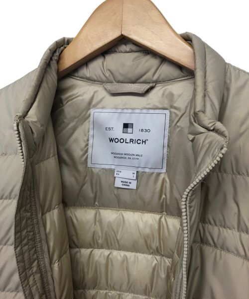 WOOLRICH（ウールリッチ）WOOLRICH (ウールリッチ) ダウンジャケット ベージュ サイズ:Mの古着・服飾アイテム