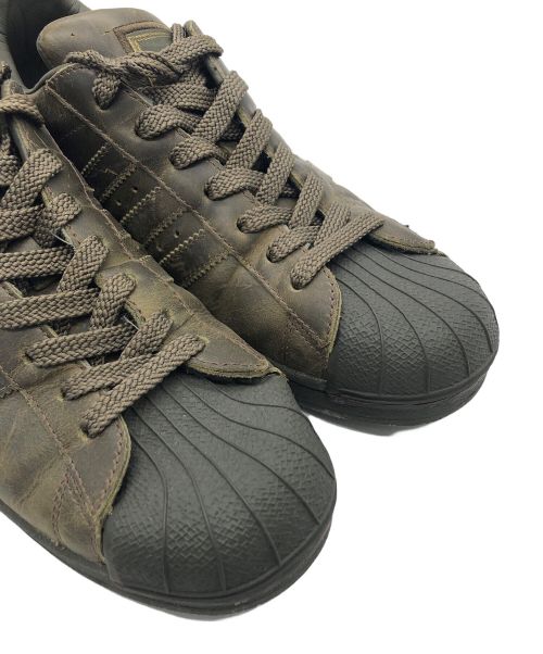 adidas（アディダス）adidas (アディダス) スニーカー オリーブ サイズ:27.5cmの古着・服飾アイテム