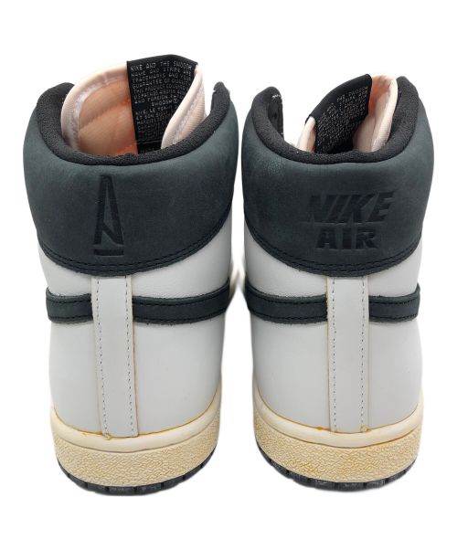 NIKE（ナイキ）NIKE (ナイキ) スニーカー ダークグレー×ホワイト サイズ:28cm 未使用品の古着・服飾アイテム