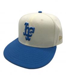 New Era×LFYT（ニューエラ×エルエフワイティー）の古着「キャップ」｜ホワイト×スカイブルー