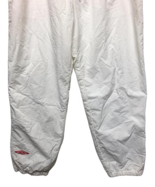 UMBRO（アンブロ）UMBRO (アンブロ) COMOLI (コモリ) ナイロンパンツ ホワイト サイズ:Lの古着・服飾アイテム
