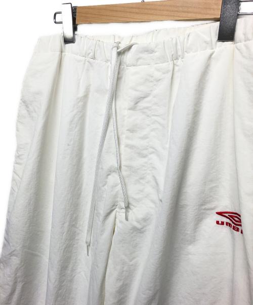 UMBRO（アンブロ）UMBRO (アンブロ) COMOLI (コモリ) ナイロンパンツ ホワイト サイズ:Lの古着・服飾アイテム