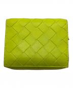 BOTTEGA VENETAボッテガベネタ）の古着「イントレチャート2つ折り財布」｜黄緑