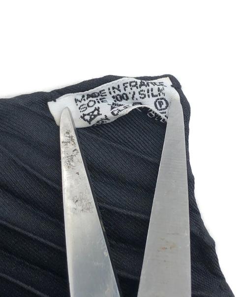 HERMES（エルメス）HERMES (エルメス) プリーツスカーフ ブラック×ホワイトの古着・服飾アイテム