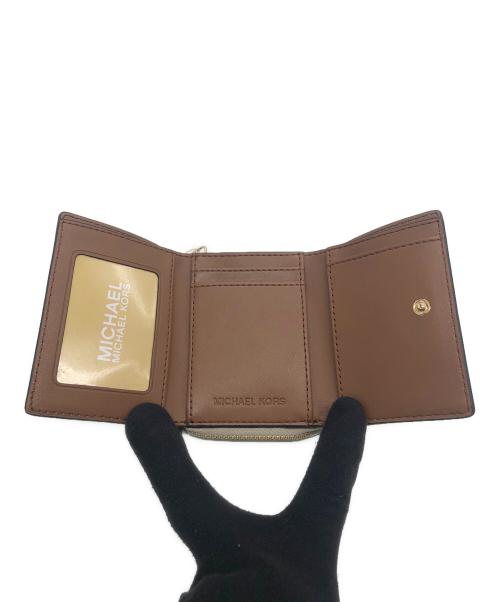 MICHAEL KORS（マイケル・コース）MICHAEL KORS (マイケルコース) 3つ折り財布 ベージュ 未使用品の古着・服飾アイテム