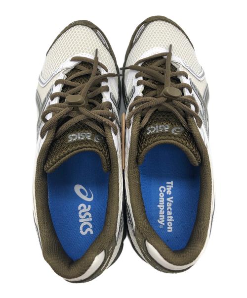 asics（アシックス）asics (アシックス) Temptation (テンプテーション) ローカットスニーカー ホワイト×オリーブ サイズ:28cm 未使用品の古着・服飾アイテム