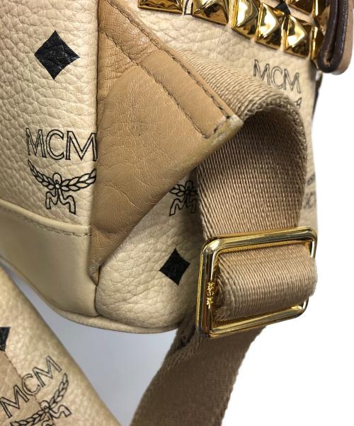 MCM（エムシーエム）MCM (エムシーエム) MMK3AVE371G001　スタッズリュック ベージュの古着・服飾アイテム