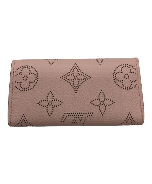 LOUIS VUITTON（ルイ ヴィトン）LOUIS VUITTON (ルイ ヴィトン) マヒナ ミュルティクレ4 ピンクの古着・服飾アイテム