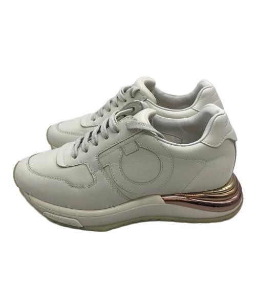 Salvatore Ferragamo（サルヴァトーレ フェラガモ）Salvatore Ferragamo (サルヴァトーレ フェラガモ) ガンチーニ ホワイト サイズ:5 1/2の古着・服飾アイテム