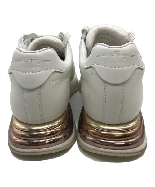 Salvatore Ferragamo（サルヴァトーレ フェラガモ）Salvatore Ferragamo (サルヴァトーレ フェラガモ) ガンチーニ ホワイト サイズ:5 1/2の古着・服飾アイテム