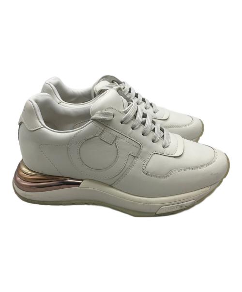 Salvatore Ferragamo（サルヴァトーレ フェラガモ）Salvatore Ferragamo (サルヴァトーレ フェラガモ) ガンチーニ ホワイト サイズ:5 1/2の古着・服飾アイテム