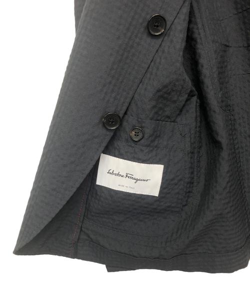 Salvatore Ferragamo（サルヴァトーレ フェラガモ）Salvatore Ferragamo (サルヴァトーレ フェラガモ) 50123　シアサッカージャケット ブラック サイズ:48の古着・服飾アイテム