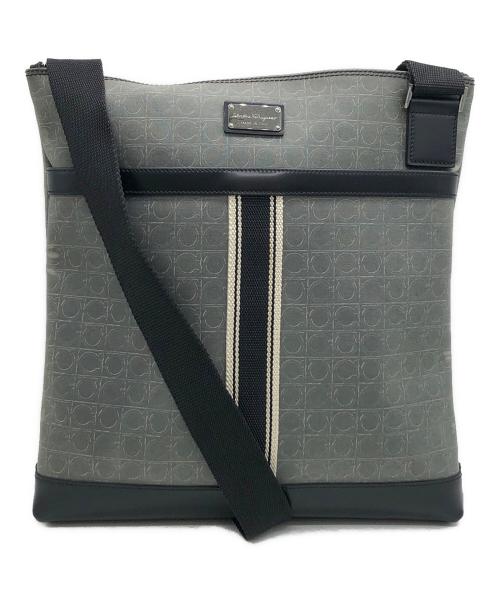 Salvatore Ferragamo（サルヴァトーレ フェラガモ）Salvatore Ferragamo (サルヴァトーレ フェラガモ) ショルダーバッグ グレーの古着・服飾アイテム