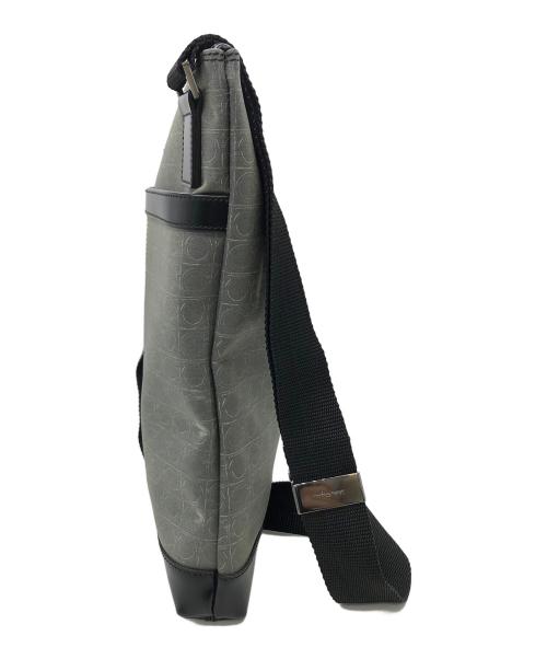 Salvatore Ferragamo（サルヴァトーレ フェラガモ）Salvatore Ferragamo (サルヴァトーレ フェラガモ) ショルダーバッグ グレーの古着・服飾アイテム