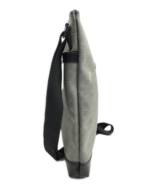 Salvatore Ferragamo（サルヴァトーレ フェラガモ）Salvatore Ferragamo (サルヴァトーレ フェラガモ) ショルダーバッグ グレーの古着・服飾アイテム