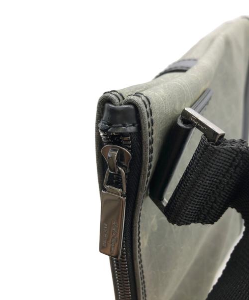 Salvatore Ferragamo（サルヴァトーレ フェラガモ）Salvatore Ferragamo (サルヴァトーレ フェラガモ) ショルダーバッグ グレーの古着・服飾アイテム