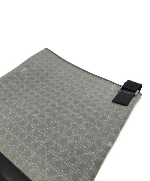 Salvatore Ferragamo（サルヴァトーレ フェラガモ）Salvatore Ferragamo (サルヴァトーレ フェラガモ) ショルダーバッグ グレーの古着・服飾アイテム