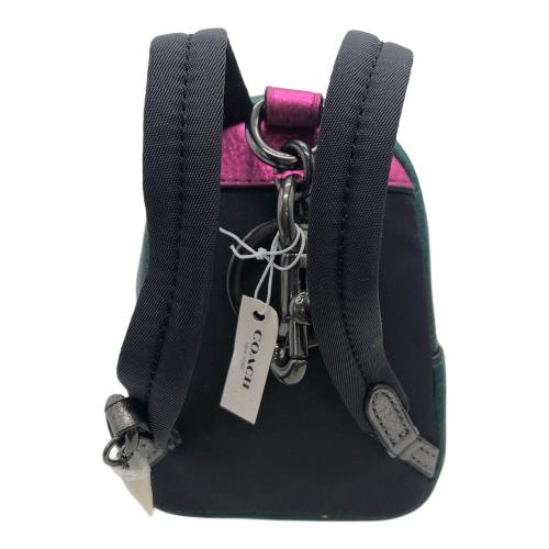 COACH（コーチ）COACH (コーチ) リュック型チャーム グリーン×シルバー F39972 グリーン×シルバーの古着・服飾アイテム