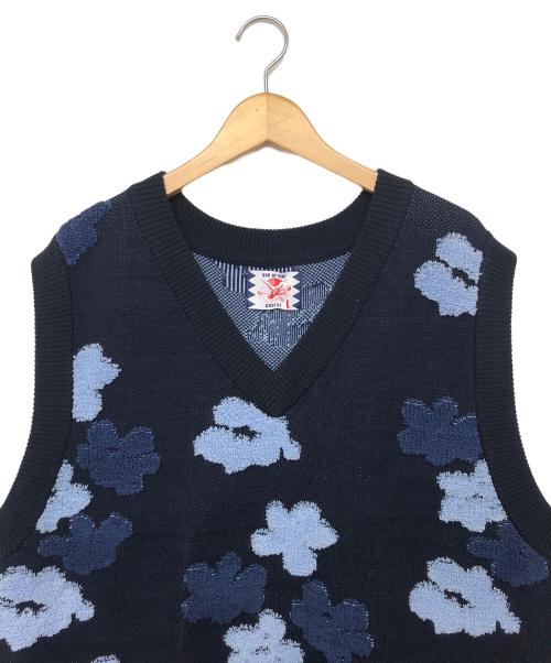 son of the cheese（（サノバチーズ））SON OF THE CHEESE (（サノバチーズ）) Flower Pattern Knit Vest ネイビー サイズ:Lの古着・服飾アイテム