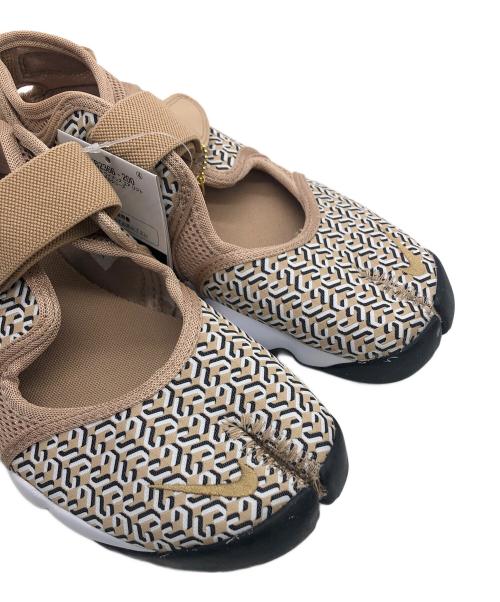 NIKE（ナイキ）NIKE (ナイキ) AIR RIFT ベージュ サイズ:25cm 未使用品の古着・服飾アイテム