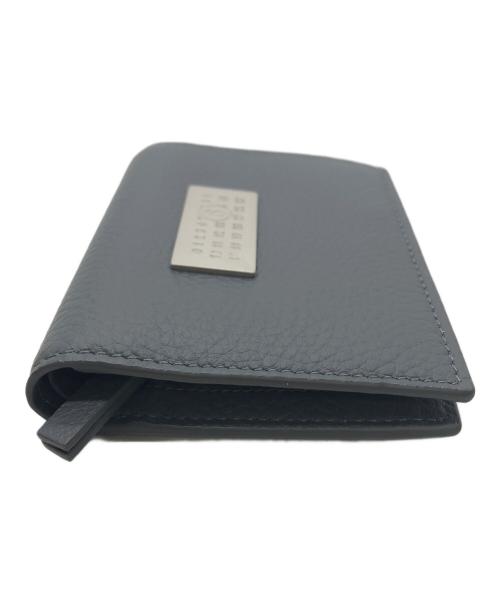 MM6 Maison Margiela（エムエムシックスメゾンマルジェラ）MM6 Maison Margiela (エムエムシックスメゾンマルジェラ) 2つ折り財布 グレーの古着・服飾アイテム
