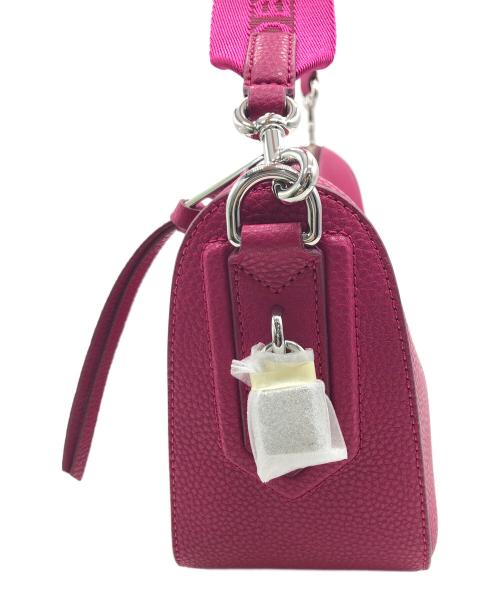 MARC JACOBS（マークジェイコブズ）MARC JACOBS (マークジェイコブス) ショルダーバッグ ショッキングピンク 未使用品の古着・服飾アイテム