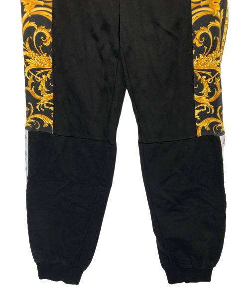 VERSACE（ヴェルサーチェ）VERSACE (ヴェルサーチェ) バロッコロゴ トラック パンツ ブラック サイズ:XSの古着・服飾アイテム