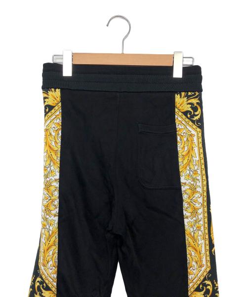 VERSACE（ヴェルサーチェ）VERSACE (ヴェルサーチェ) バロッコロゴ トラック パンツ ブラック サイズ:XSの古着・服飾アイテム