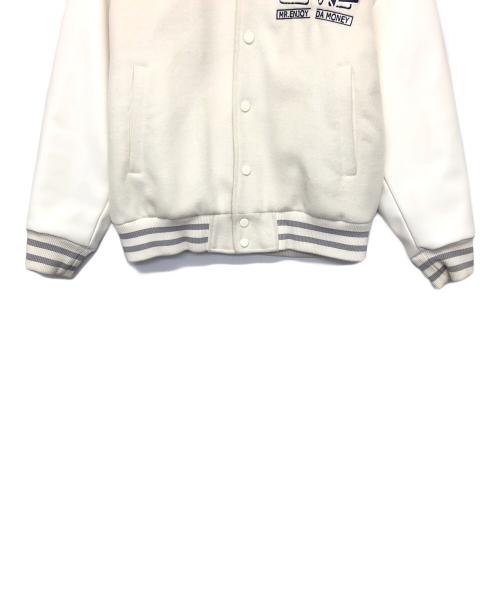 PLAY BOY（プレイボーイ）PLAY BOY (プレイボーイ) MR.ENJOY DA MONEY (ミスター エンジョイ ダ マネー) スタジャン ホワイト サイズ:Lの古着・服飾アイテム