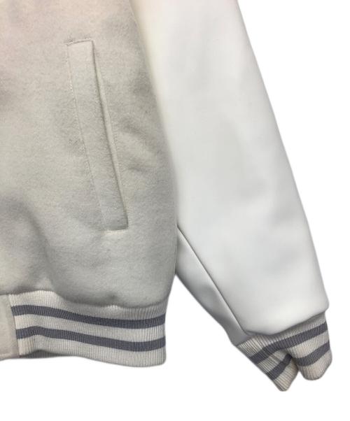 PLAY BOY（プレイボーイ）PLAY BOY (プレイボーイ) MR.ENJOY DA MONEY (ミスター エンジョイ ダ マネー) スタジャン ホワイト サイズ:Lの古着・服飾アイテム