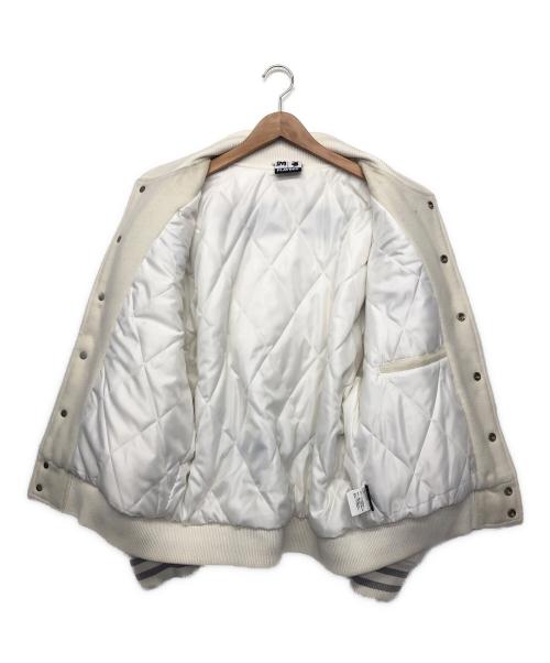 PLAY BOY（プレイボーイ）PLAY BOY (プレイボーイ) MR.ENJOY DA MONEY (ミスター エンジョイ ダ マネー) スタジャン ホワイト サイズ:Lの古着・服飾アイテム