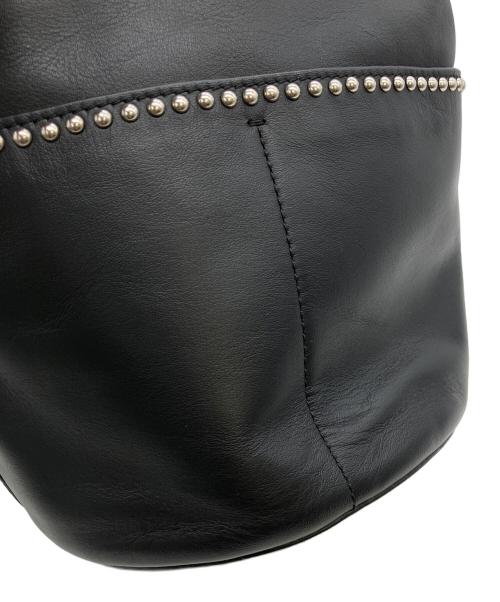 J&M DAVIDSON（ジェイ＆エム デヴィッドソン）J&M DAVIDSON (ジェイ＆エム デヴィッドソン) ミニデイジースタッズバッグ ブラックの古着・服飾アイテム