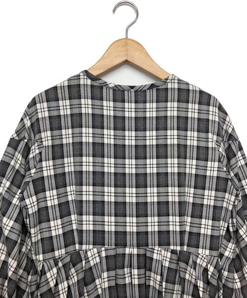 CHESTY（チェスティ）CHESTY (チェスティ) スカラップフリルチェックワンピース　長袖ワンピース グレー サイズ:０の古着・服飾アイテム