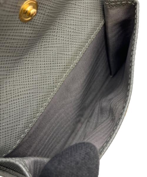 PRADA（プラダ）PRADA (プラダ) 2つ折り財布 グレーの古着・服飾アイテム