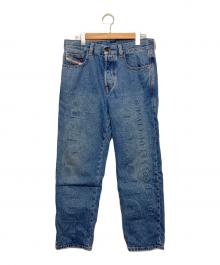 DIESEL（ディーゼル）の古着「エンボスビッグロゴ　デニムパンツ」｜インディゴ