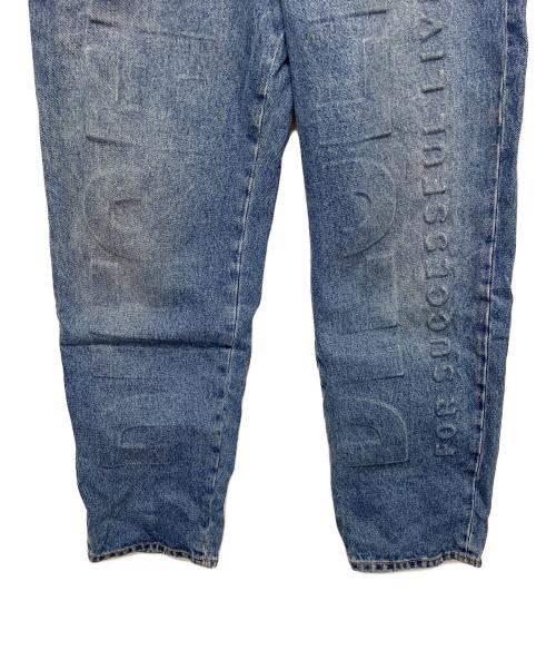 DIESEL（ディーゼル）DIESEL (ディーゼル) エンボスビッグロゴ　デニムパンツ インディゴ サイズ:30の古着・服飾アイテム