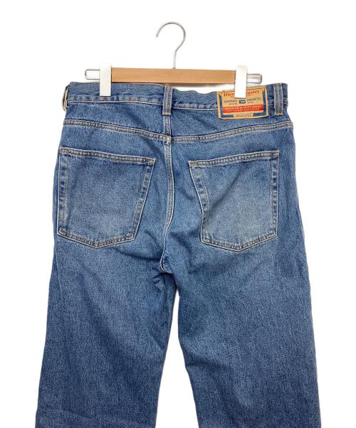 DIESEL（ディーゼル）DIESEL (ディーゼル) エンボスビッグロゴ　デニムパンツ インディゴ サイズ:30の古着・服飾アイテム