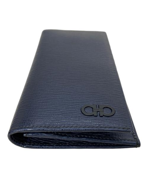Salvatore Ferragamo（サルヴァトーレ フェラガモ）Salvatore Ferragamo (サルヴァトーレ フェラガモ) 長財布　ガンチーニ ネイビーの古着・服飾アイテム