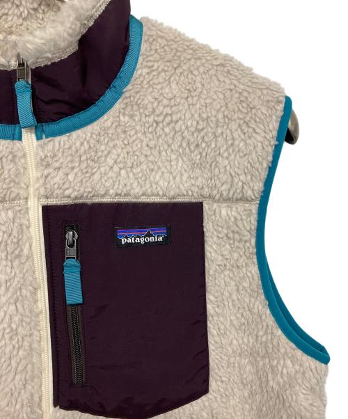 Patagonia（パタゴニア）Patagonia (パタゴニア) ラシック レトロエックス ボアフリース ジップアップ ベスト ベージュ×グリーン サイズ:Lの古着・服飾アイテム