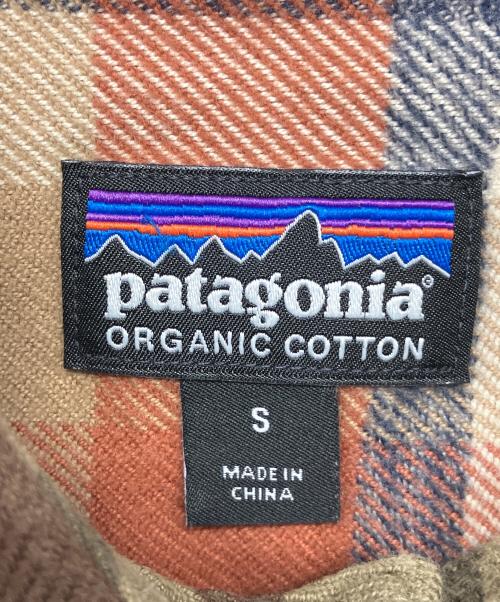 Patagonia（パタゴニア）Patagonia (パタゴニア) 長袖シャツ オリーブ サイズ:Sの古着・服飾アイテム