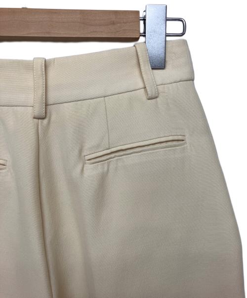 VALENTINO（ヴァレンティノ）VALENTINO (ヴァレンティノ) ハーフパンツ ベージュ サイズ:38の古着・服飾アイテム