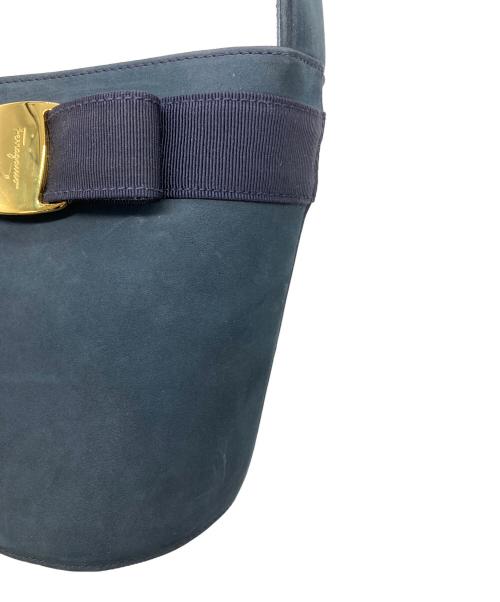 Salvatore Ferragamo（サルヴァトーレ フェラガモ）Salvatore Ferragamo (サルヴァトーレ フェラガモ) ヴァラ　ハンドバッグ ネイビーの古着・服飾アイテム